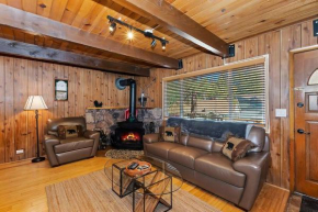 Papa Bear Cozy Cabin w/ Fireplace and outdoor BBQ! Big Bear Lake